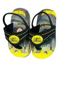 Batman Black & Yellow Kids' Flip Sandals with Bat Emblem